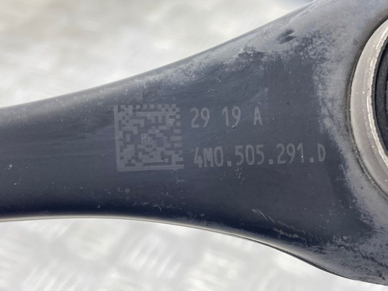 Важіль задньої підвіски поперечний нижній 8W0505291D Audi A4