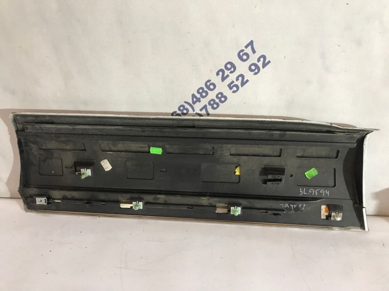 Накладка дверей 7P6854949H Volkswagen Touareg