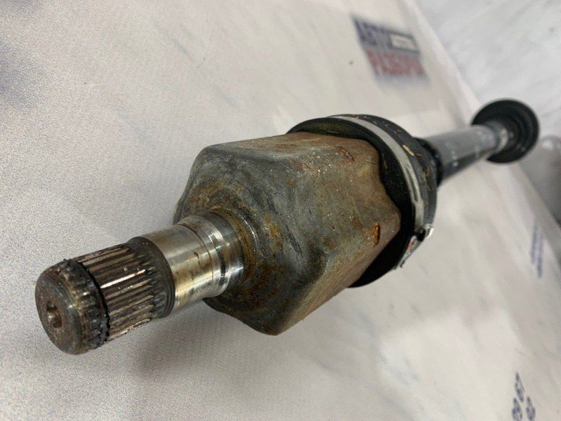 Піввісь 561407272AA Volkswagen Passat