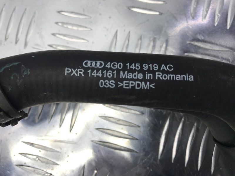Патрубок системы охлаждения 4G0122055D Audi A6