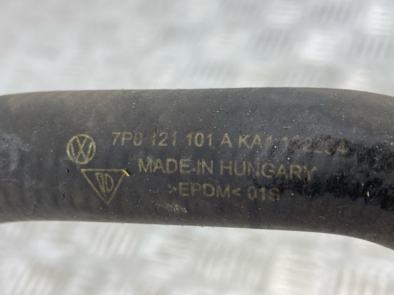 Шланг системи охолодження 7P0121101A Volkswagen Touareg