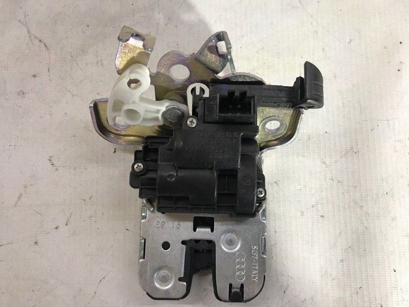 Замок кришки багажника 4H0827505A Audi A6