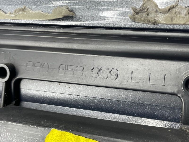 Накладка двери 8R0853959L Audi Q5