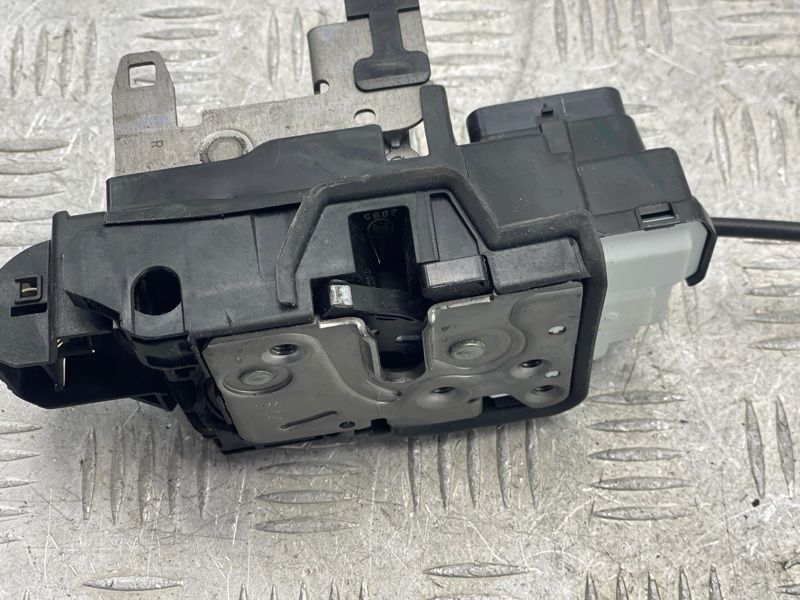 Замок дверей 31349891 Volvo XC90