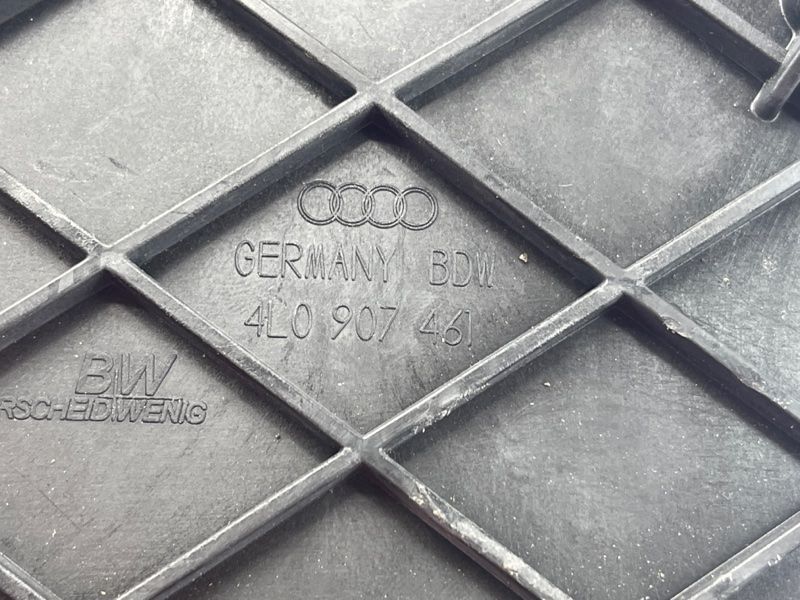 Кронштейн Audi Q7