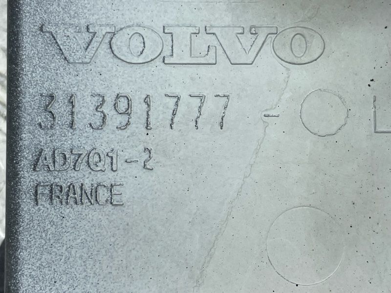 Кронштейн крила 31391777 Volvo XC90
