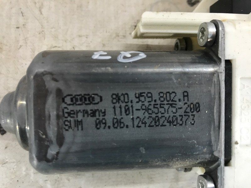 Мотор склопідйомника 8K0959802A Audi Q7