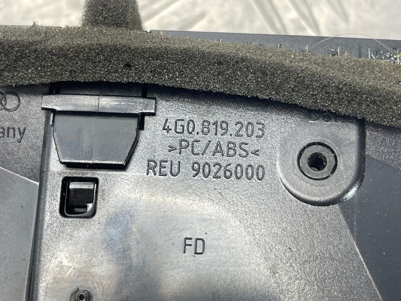 Дефлектор воздуховода 4G0819203B6PS Audi A6