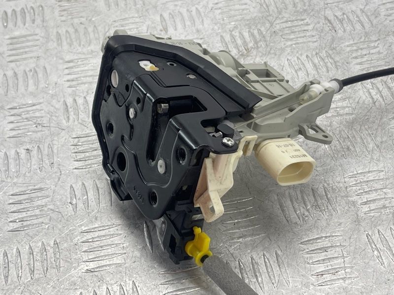 Замок двери 4G0839015E Audi Q7