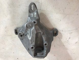Кронштейн 4N0399113F Audi Q7