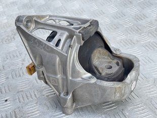 Опора / подушка двигуна 4M0199371J Audi Q7