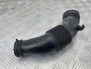 Патрубок воздушный 7P0129627B Volkswagen Touareg