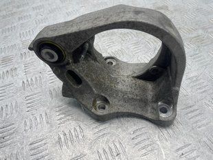 Кронштейн проміжного вала 31480220 Volvo XC60
