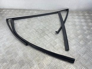Направляюча скла дверей 32205573 Volvo XC90