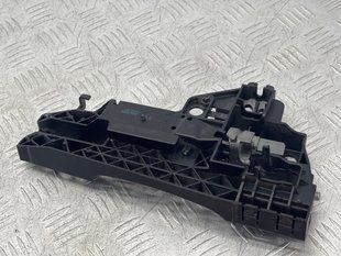 Кронштейн ручки 4M0837885A Audi Q7