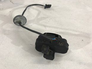 Замок лючка топливного бака 5N0810773D Volkswagen Tiguan