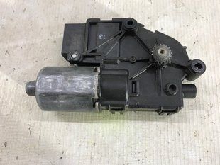Моторчик панорамы / Люка 8R0959591A Volkswagen Tiguan