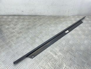 Молдинг / ущільнювач пазу скла 4L0839477 Audi Q7