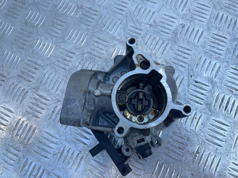 Вакуумний насос 06L145100F Audi A6