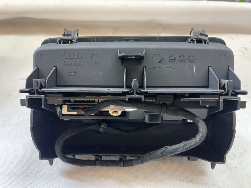 Дисплей 8U0919603A Audi Q3