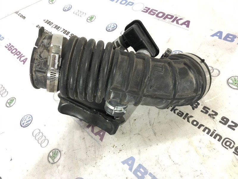 Патрубок воздушного фильтра 165764GB0B Infiniti Q50