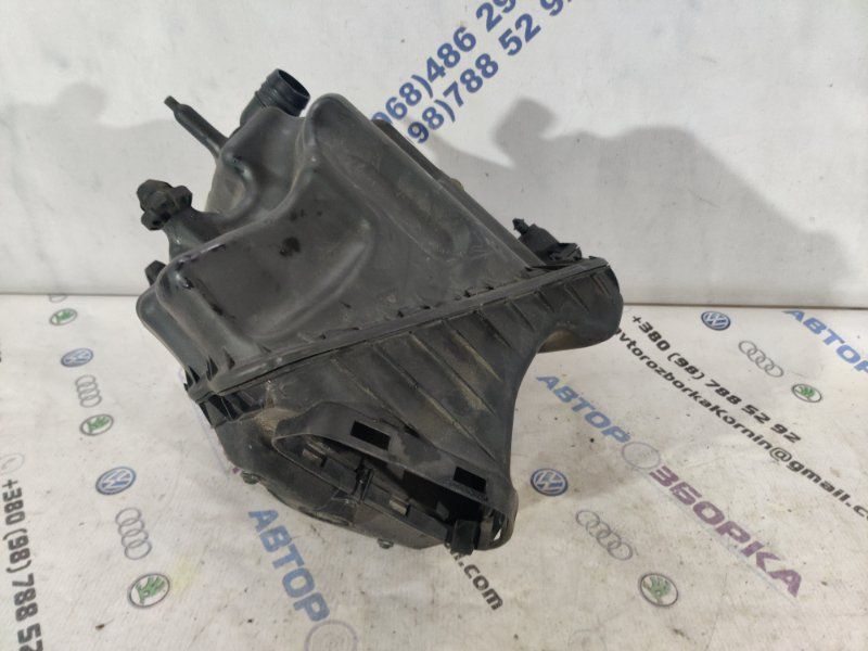 Корпус воздушного фильтра 4G0133836R Audi A6