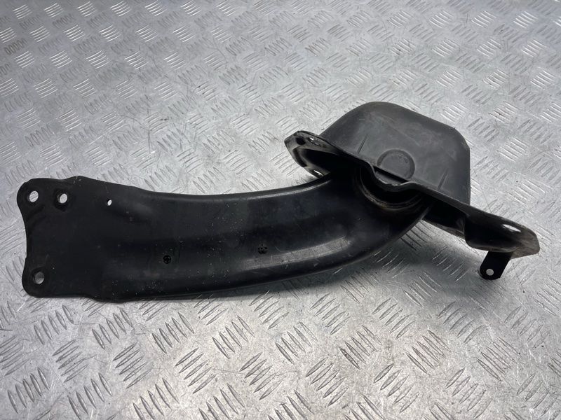Рычаг задней подвески продольный 3C0505226D Audi Q3