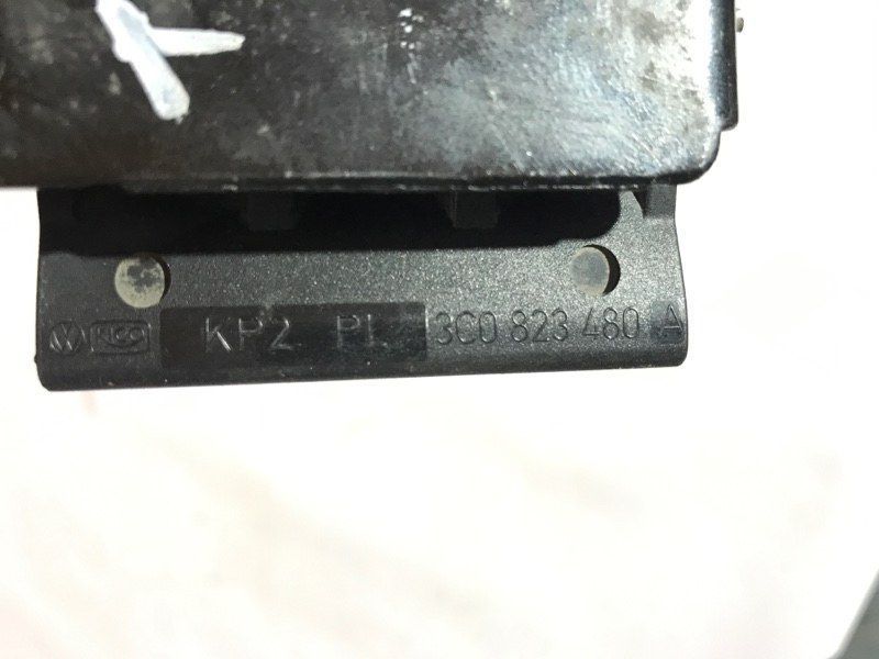 Стопорний гак капота 3C0823480A Volkswagen Touareg