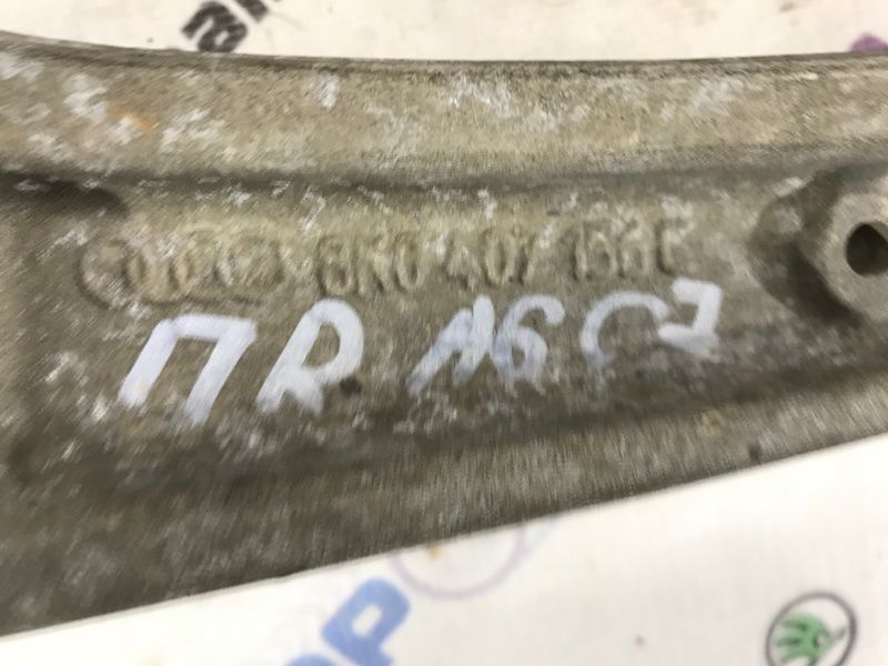 Важіль передньої підвіски несучий нижній 8K0407156C Audi A6
