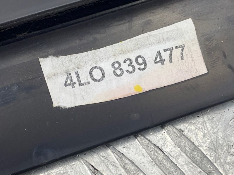 Молдинг / ущільнювач пазу скла 4L0839477 Audi Q7