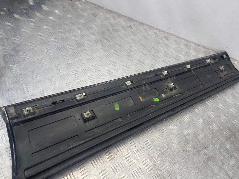 Накладка дверей 7P6854939M Volkswagen Touareg