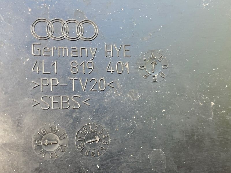 Водовідвідний щиток 4L1819401A Audi Q7