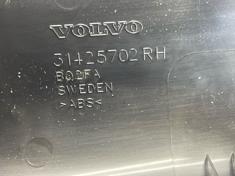 Накладка стойки лобового стекла 31425702 Volvo XC60