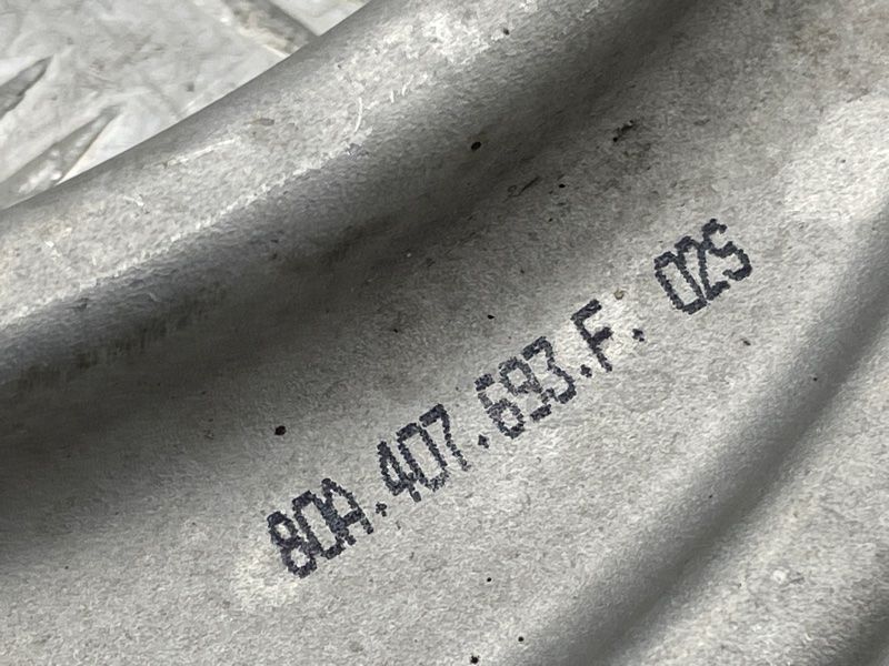 Важіль передньої підвіски поперечний нижній 80A407693F Audi A6