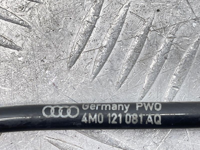 Патрубок системи охолодження 4M0121081AQ Audi Q7