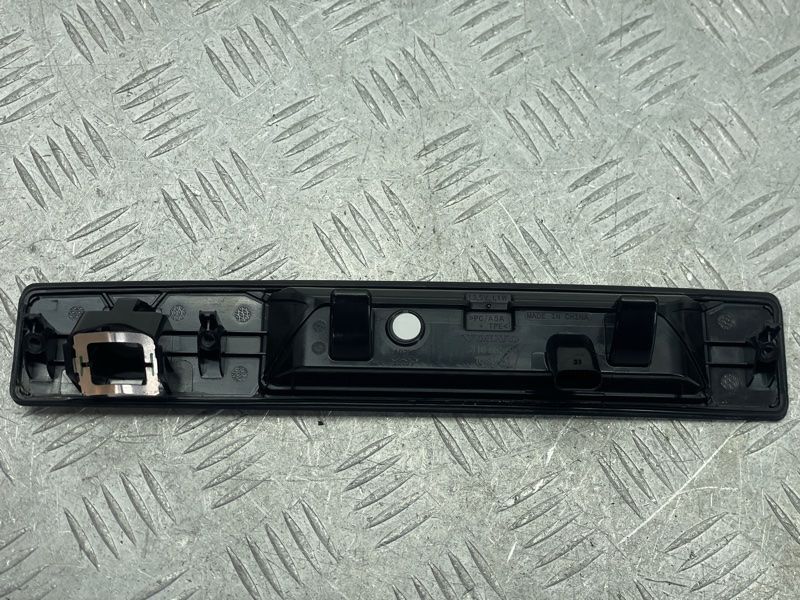 Кнопка відкривання кришки багажника 31675535 Volvo XC60