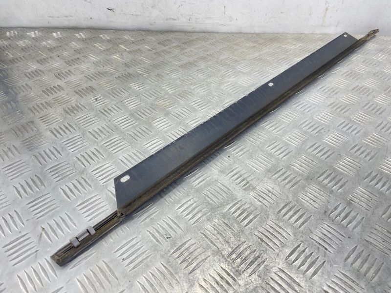 Молдинг / ущільнювач пазу скла 4L0839477 Audi Q7