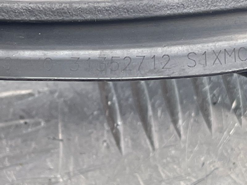 Уплотнительная лента крышки багажника 31352712 Volvo XC90 Volvo XC90