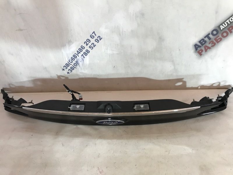 Накладка / молдинг кришки багажника KT4Z5843401A Ford Edge