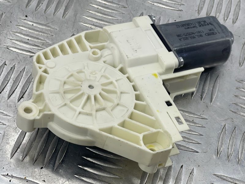 Мотор склопідйомника 8K0959802A Audi Q7