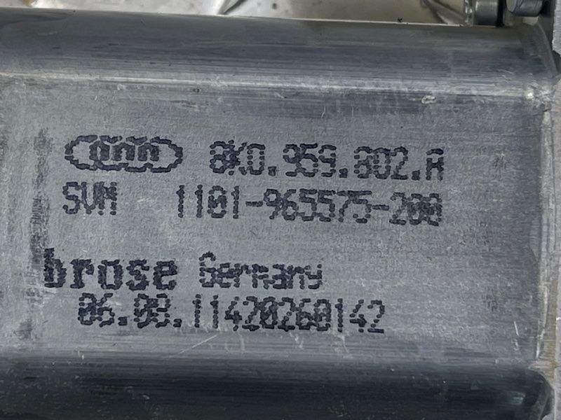 Мотор склопідйомника 8K0959802A Audi Q7