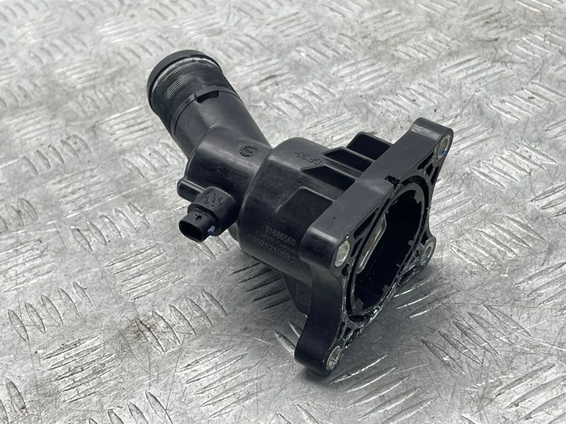 Корпус термостата 31686560 Volvo XC90