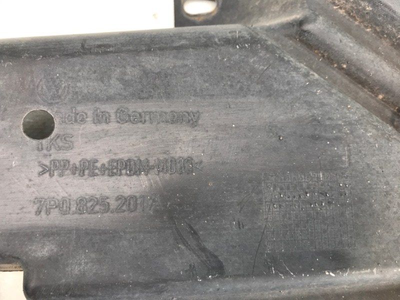 Защита / Облицовка днища 7P0825201A Volkswagen Touareg