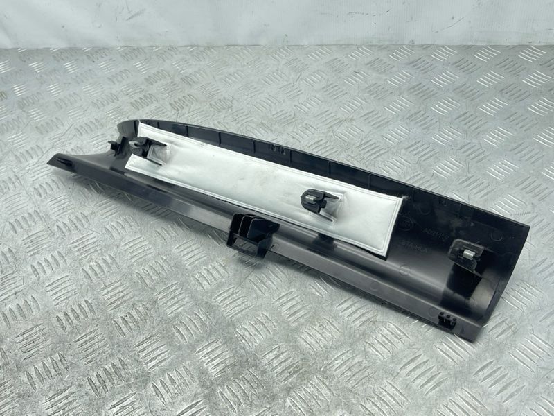Накладка стойки лобового стекла 31425702 Volvo XC60