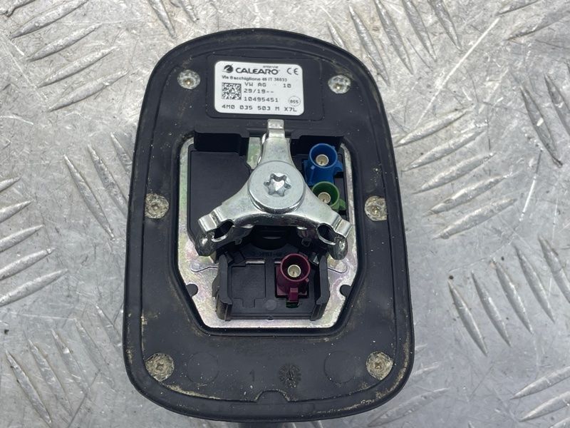Антена на дах 4M0035503M Audi A4 Audi Q5 PHEV, Audi A4, Audi A4 Allroad, Audi A5, Audi A5 Sportback, Audi Q3, Audi Q5, Audi Q7, Audi RS5, Audi RS5 Sportback, Audi S4, Audi S5, Audi S5 Sportback, Audi SQ5