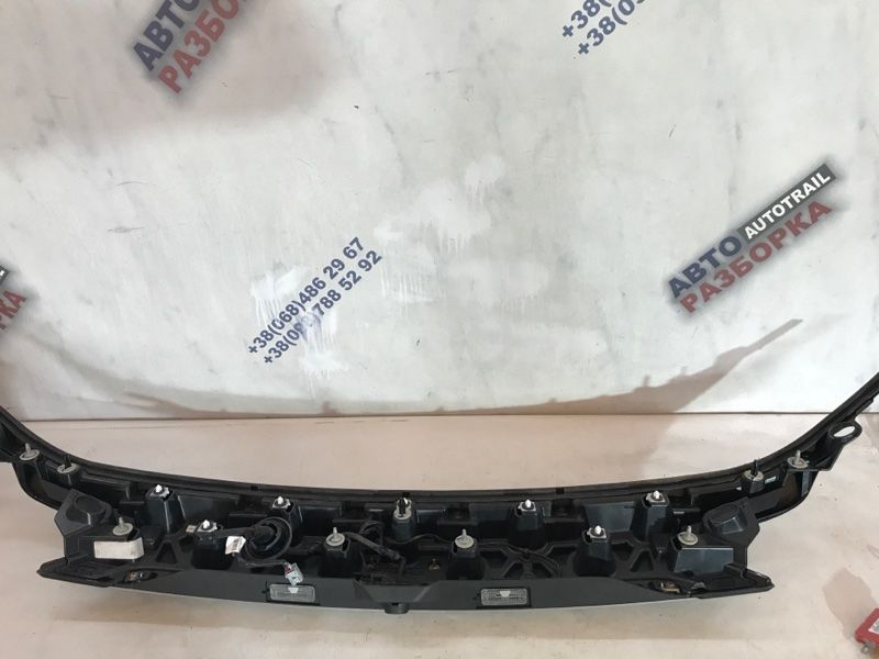 Накладка / молдинг кришки багажника KT4Z5843401A Ford Edge