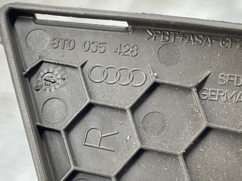 Кріплення 8T0035428 Audi A4