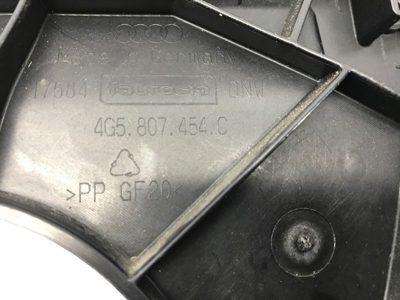 Направляюча заднього бампера 4G5807454C Audi A6