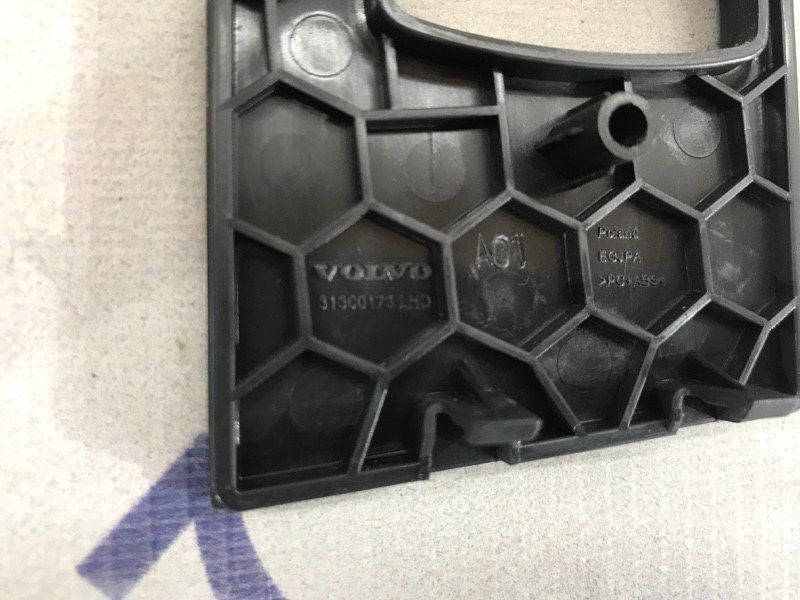 Накладка торпедо 31300173 Volvo XC60