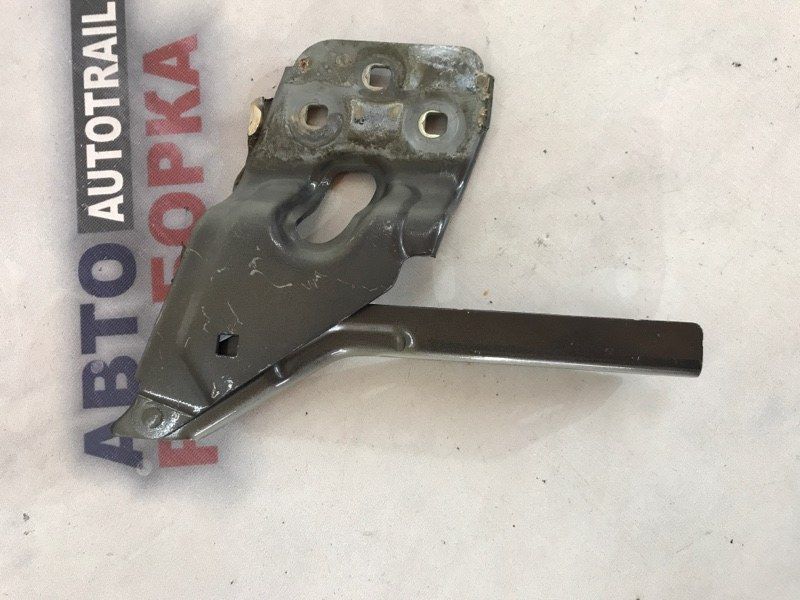 Петля капота 7P6823301 Volkswagen Touareg